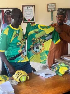 eaf709bb-8fd7-4bf1-9f2e-c1e4eaaec005-225x300 Mogaji Commends Rotamedics Pharmacy for Donating Jerseys to Kwara United Supporters and Fans Clubs