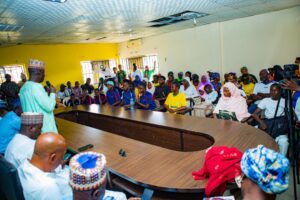 d9fa01c7-855d-4477-9c40-74ba9daa52e9-300x200 Gov AbdulRazaq Rewards Asaba 2025 National Youth Games Medalists, Hosts Parents in Ilorin