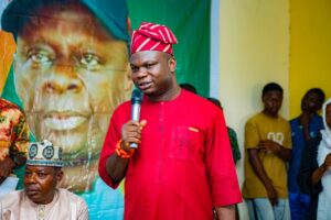 e019375a-d76b-4927-a3eb-53c85cf7f412-300x200 Gov AbdulRazaq Rewards Asaba 2025 National Youth Games Medalists, Hosts Parents in Ilorin