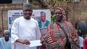 312a659e-8650-4ba2-9967-8e1b5653f709-300x169 Beneficiaries, Warah Osin/Egbejila Ward Residents Commend Oba AbdulKadri Magaji Over Cash Support Scheme