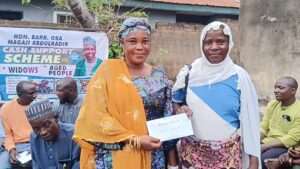 6fc05abf-cb6e-4ac4-a549-df909357d529-300x169 Beneficiaries, Warah Osin/Egbejila Ward Residents Commend Oba AbdulKadri Magaji Over Cash Support Scheme