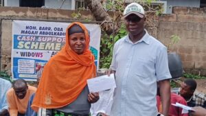 bd626a50-d2bc-41e5-a8b2-8143ea84afb7-300x169 Beneficiaries, Warah Osin/Egbejila Ward Residents Commend Oba AbdulKadri Magaji Over Cash Support Scheme