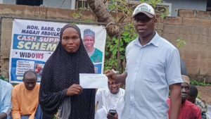 d5735a3e-8e87-4c89-b903-e9f59ab7d6b3-300x169 Beneficiaries, Warah Osin/Egbejila Ward Residents Commend Oba AbdulKadri Magaji Over Cash Support Scheme